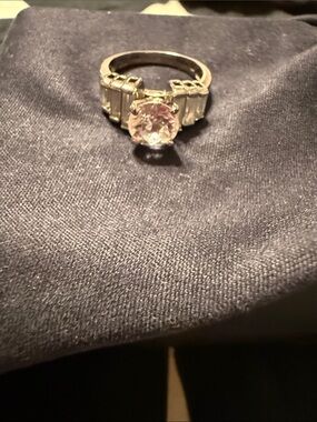 Clear-Center Silver Ring for Women — Sparkling Round Stone
